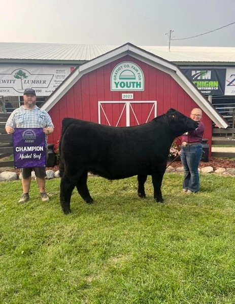 https://149785879.v2.pressablecdn.com/wp-content/uploads/2023/09/Haylie-Mayer-2023-Gratiot-County-Fair-for-youth-Grand-Champion-Market-Beef.jpg